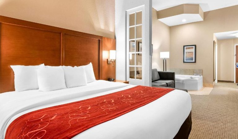 Comfort Suites Orlando Airport