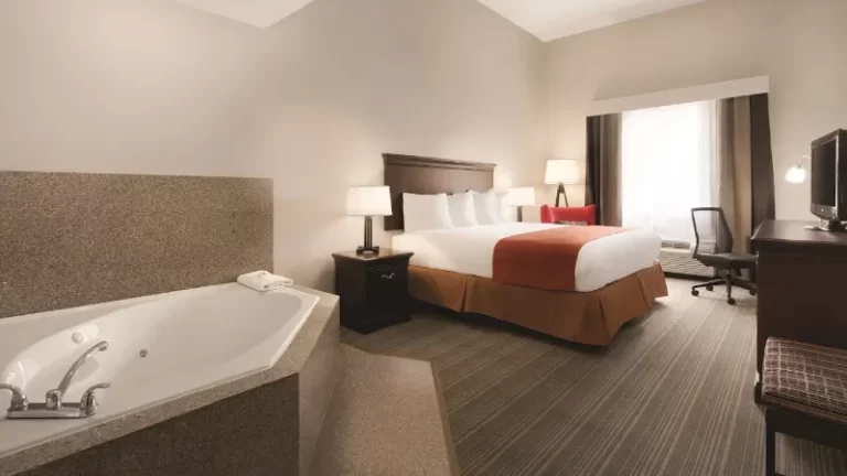 Country Inn & Suites by Radisson, St. Petersburg – Clearwater, FL