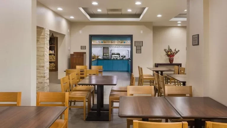 Country Inn & Suites by Radisson, St. Petersburg – Clearwater, FL