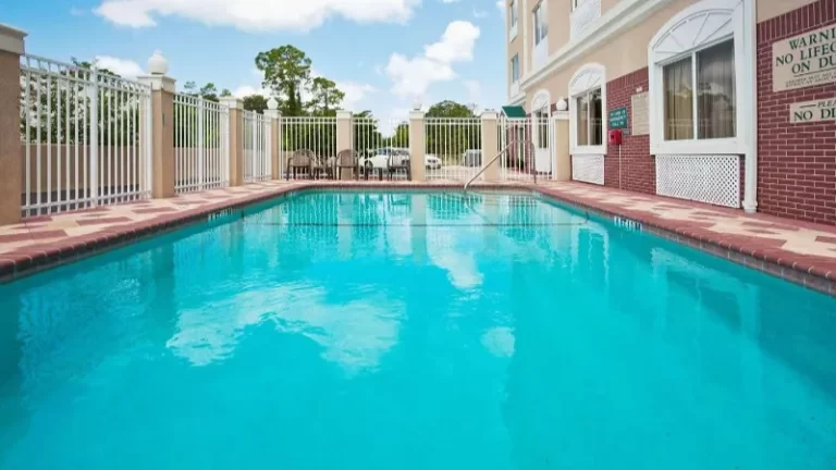 Country Inn & Suites by Radisson, St. Petersburg – Clearwater, FL