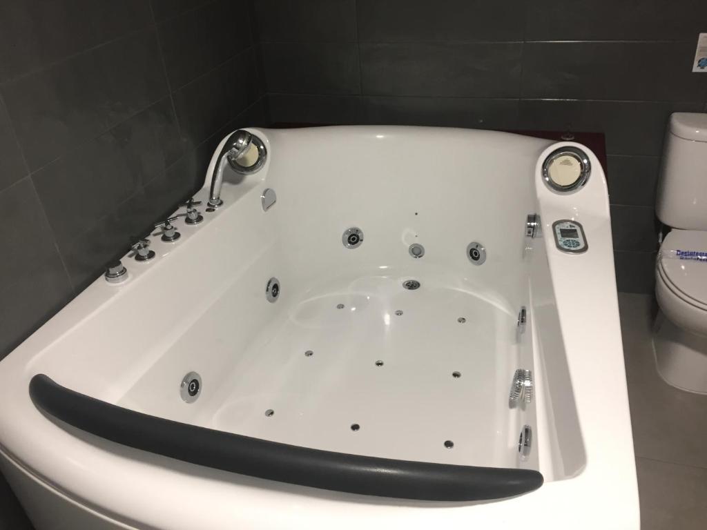 Deluxe Hostels & Suites Merida, habitación con jacuzzi privado