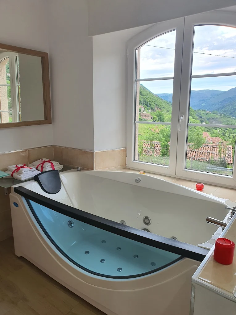 El Refugio (Tudanca), habitación con jacuzzi privado