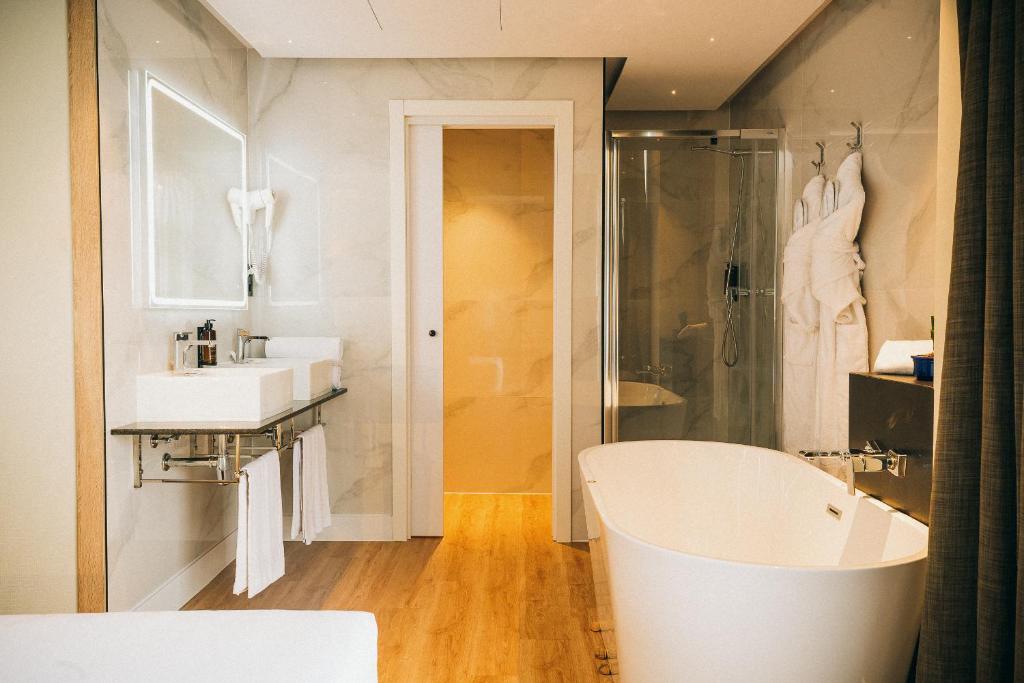 Eurohotel Diagonal Port, habitación con jacuzzi privado