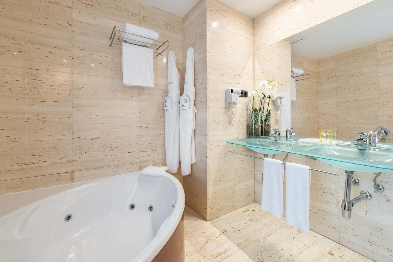 Eurostars Ciudad de la Coruña, habitación con jacuzzi privado