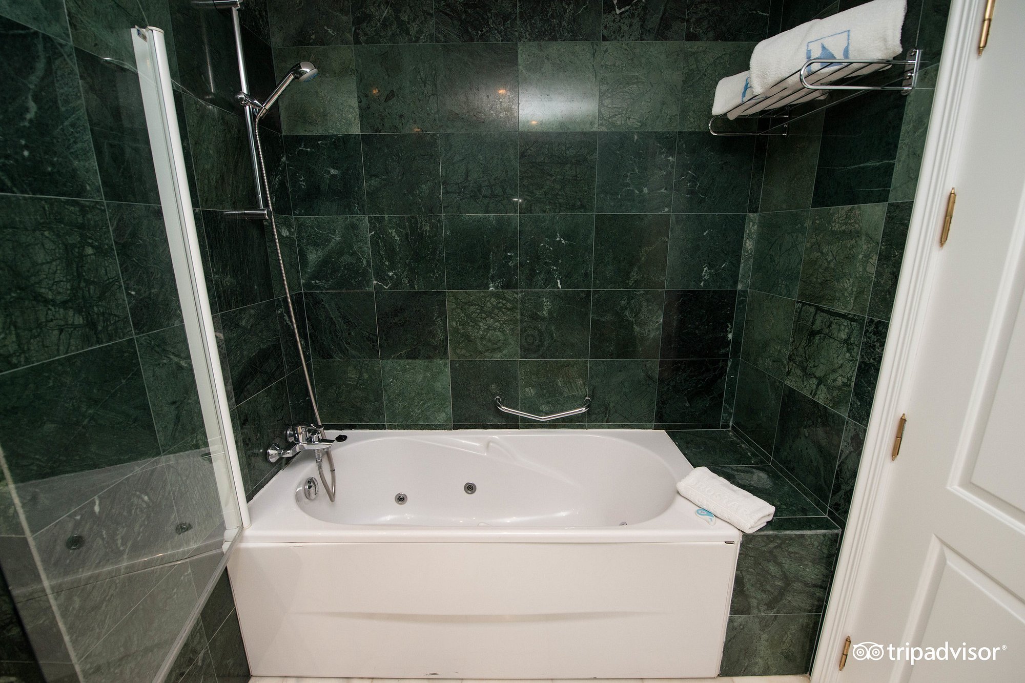 Exe Las Adelfas, habitación con jacuzzi privado