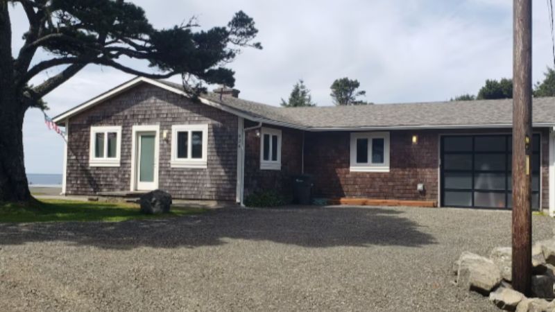 Fort Awesome! Ocean Front View, Agate Beach, Newport, Oregon, room with private jacuzzi, photo 6