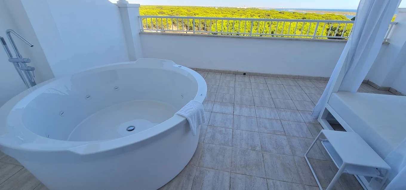Garden Playanatural Hotel & Spa, habitación con jacuzzi privado