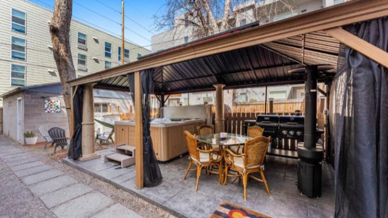HOT TUB Firepit Pool Table Patio Downtown Denver