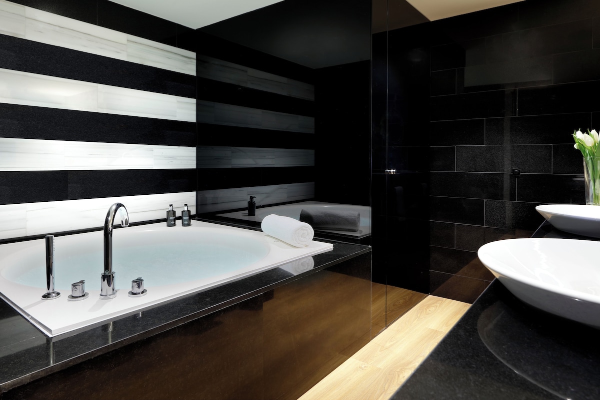 Hard Rock Hotel Tenerife, habitación con jacuzzi privado