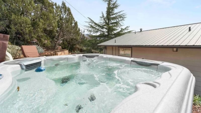 Hilltop Uptown Sedona home w/ Views & Hot Tub