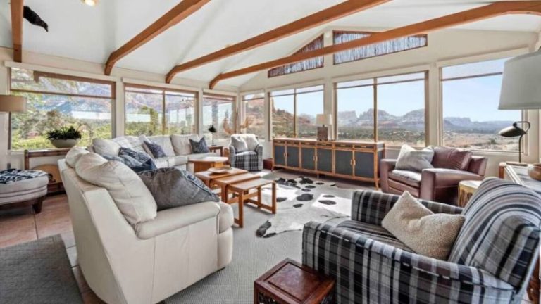 Hilltop Uptown Sedona home w/ Views & Hot Tub