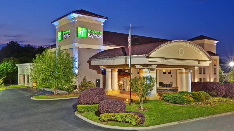 Holiday Inn Express Ringgold (Chattanooga Area), an IHG hotel, room with private jacuzzi, photo 4