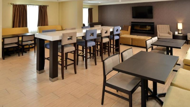 Holiday Inn Express & Suites Peekskill-Lower Hudson Valley by IHG, room with private jacuzzi, photo 8