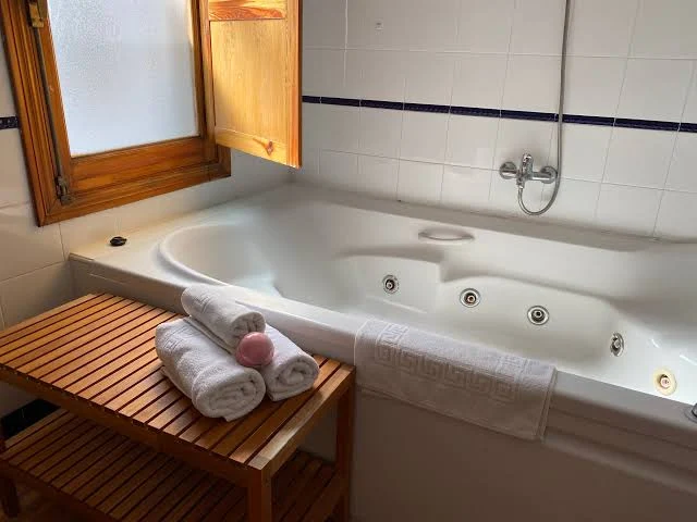 Hostal Moscatel, habitación con jacuzzi privado