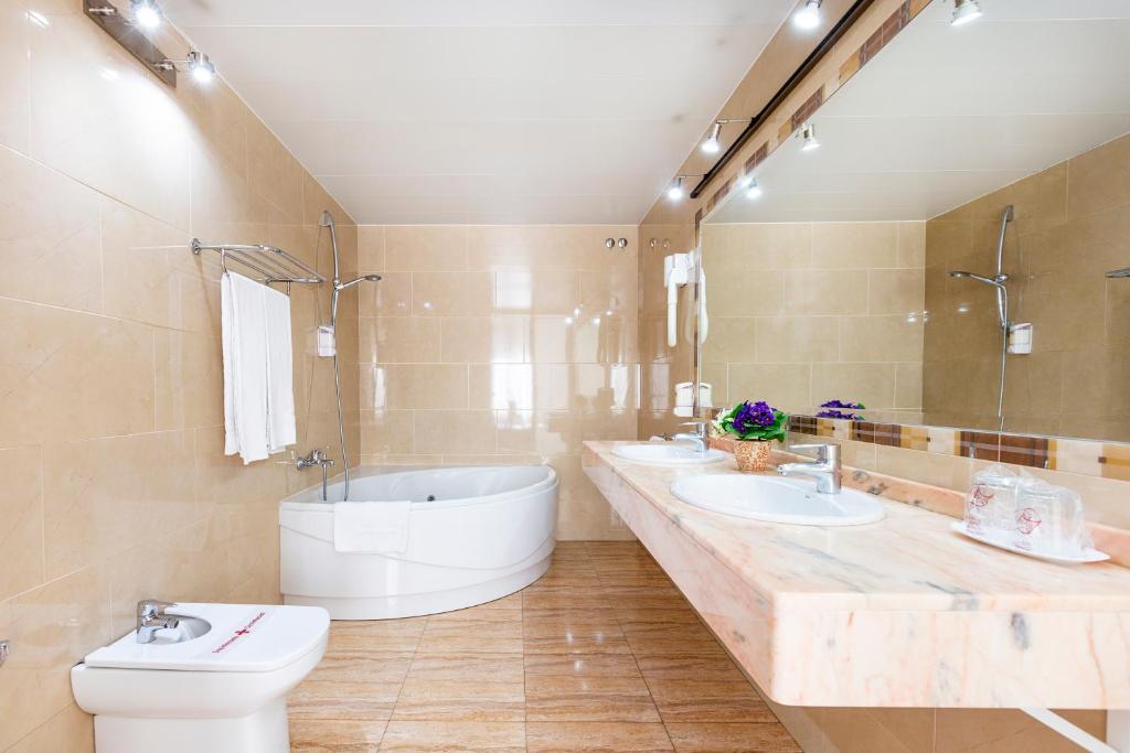 Hostal Ramos, habitación con jacuzzi privado