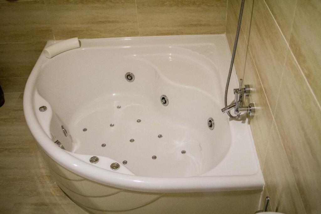 Hostal Rural El Nacimiento, habitación con jacuzzi privado