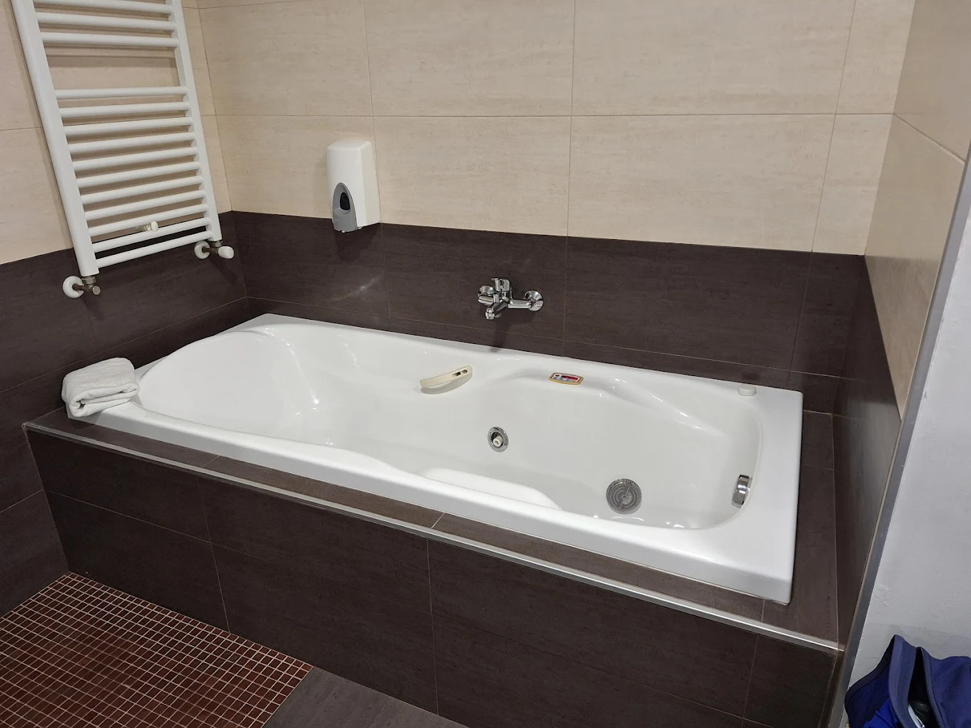 Hostal Sans, habitación con jacuzzi privado