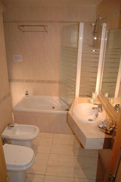 Hostal Stop, habitación con jacuzzi privado