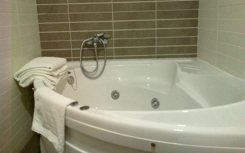 Hotel Anabel Baza, habitación con jacuzzi privado