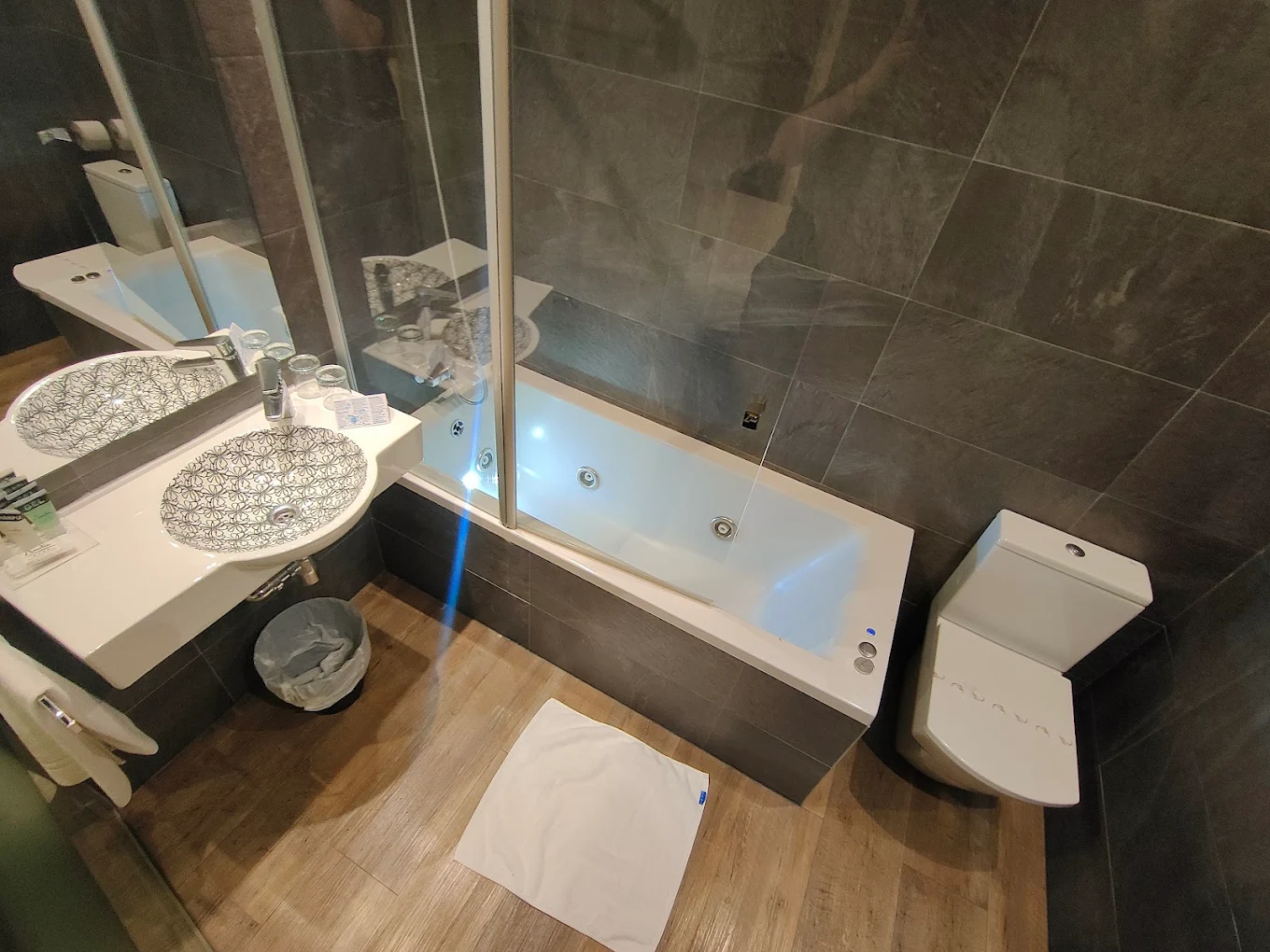 Hotel Andia, habitación con jacuzzi privado