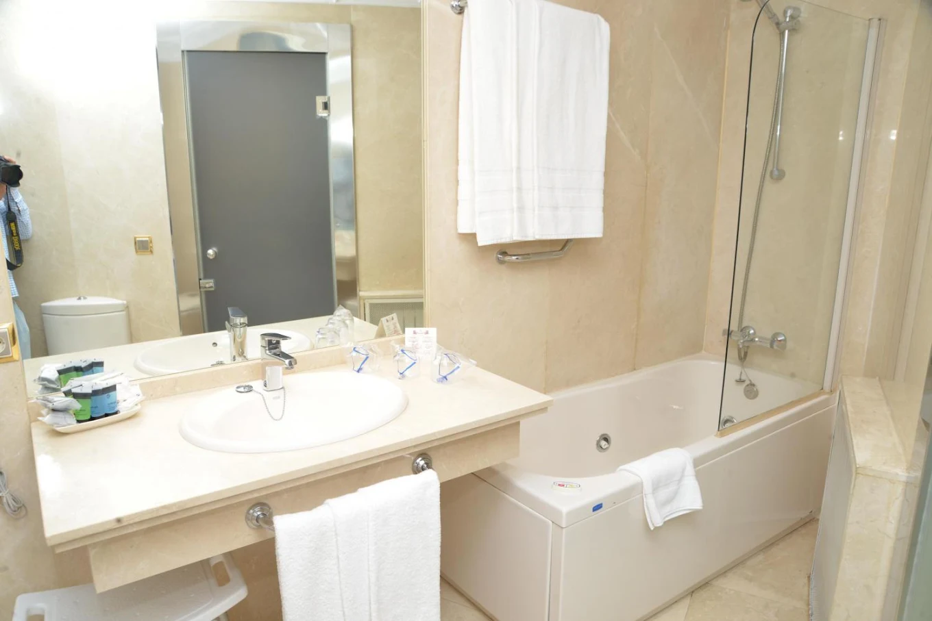 Hotel Artheus Carmelitas Salamanca, habitación con jacuzzi privado