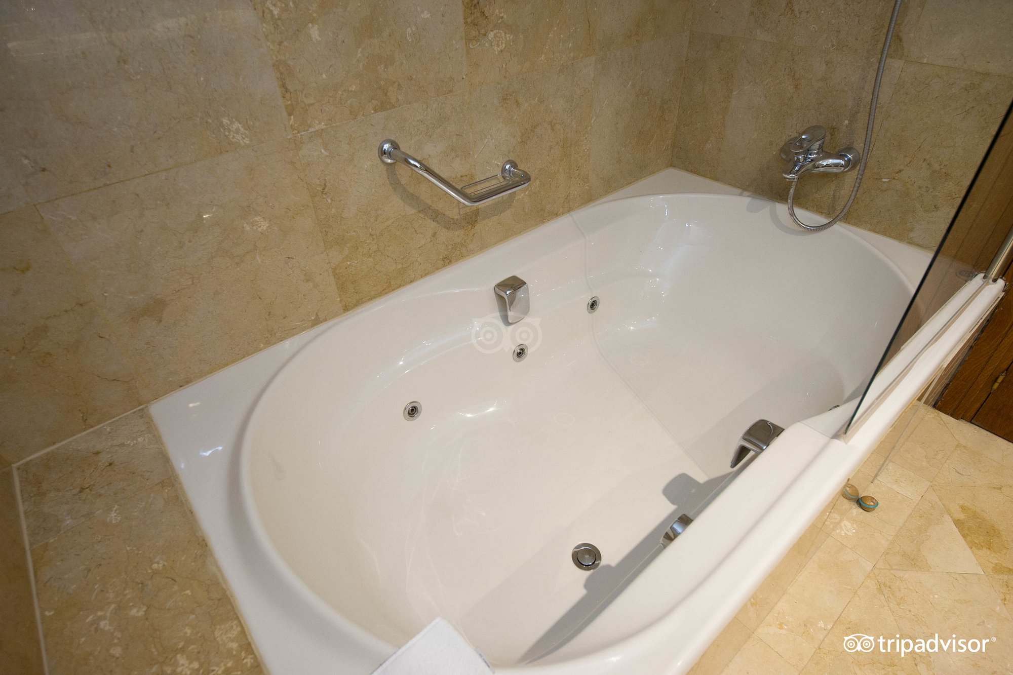 Hotel Bahia Santander, habitación con jacuzzi privado