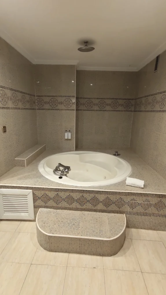 Hotel Beatriz Toledo Auditorium & Spa, habitación con jacuzzi privado