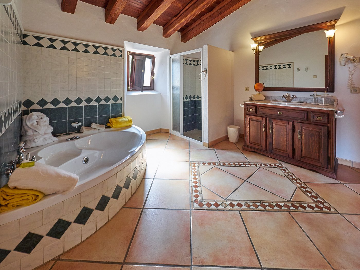 Hotel Binibona Parc Natural, habitación con jacuzzi privado