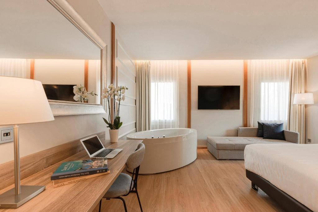 Hotel Boutique Mirlo Barcelona, habitación con jacuzzi privado
