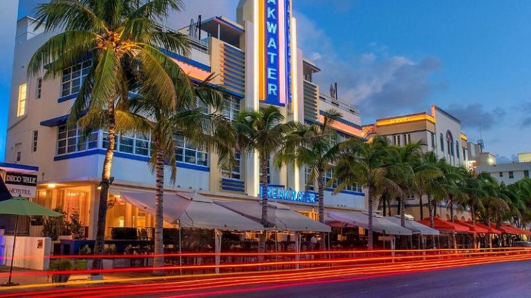 Hotel Breakwater South Beach