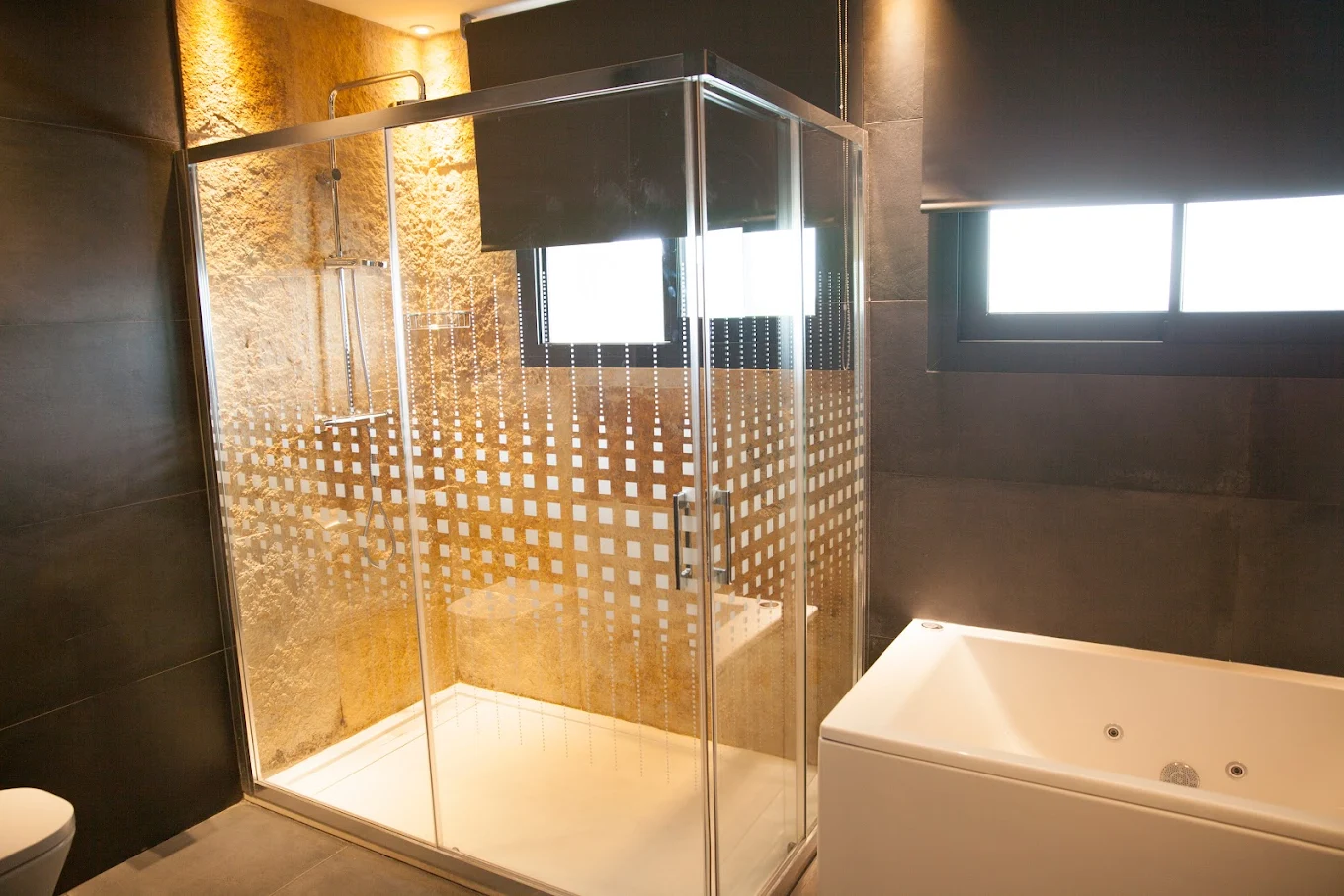 Hotel Brisamar Suites, habitación con jacuzzi privado