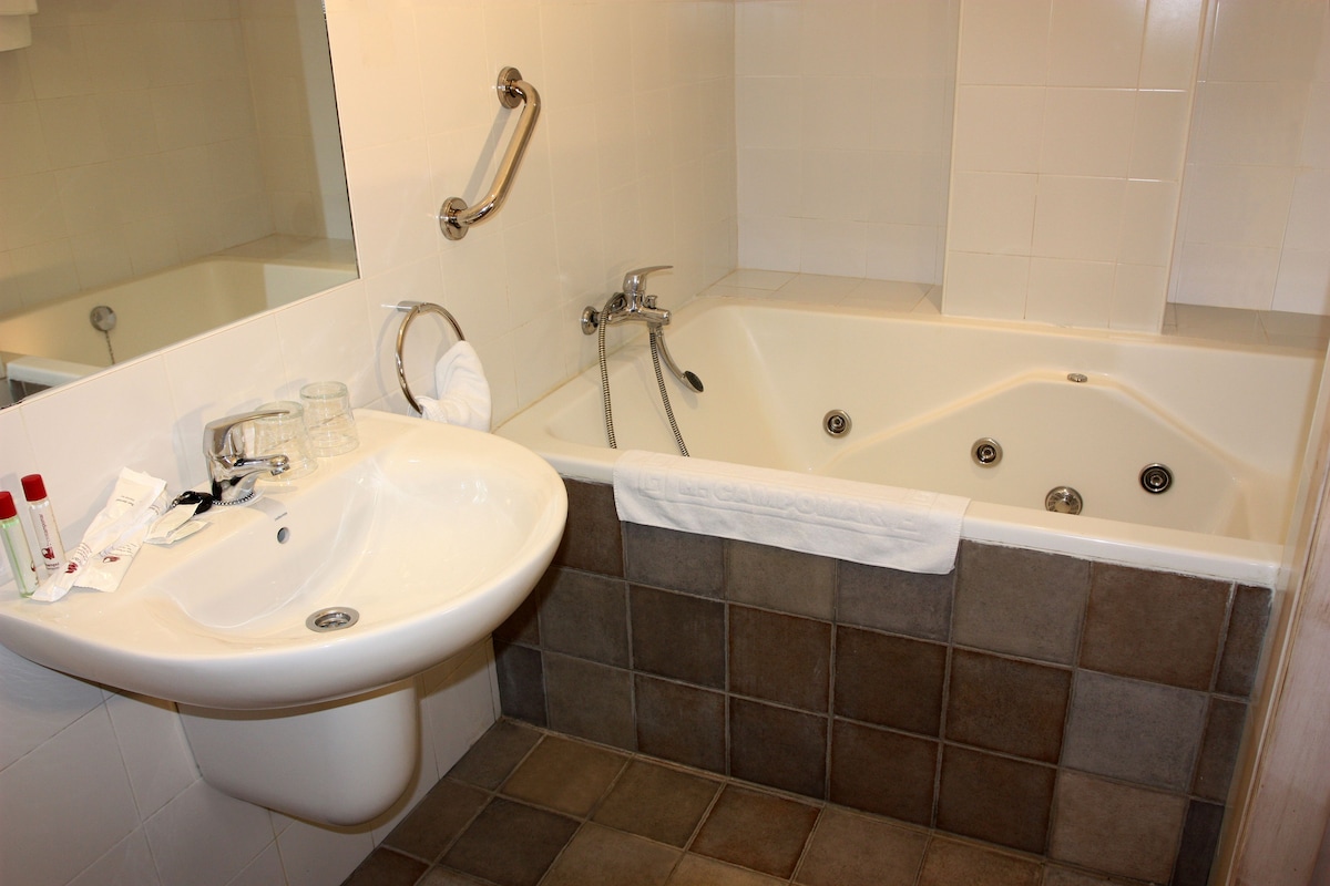 Hotel Campomar Playa, habitación con jacuzzi privado