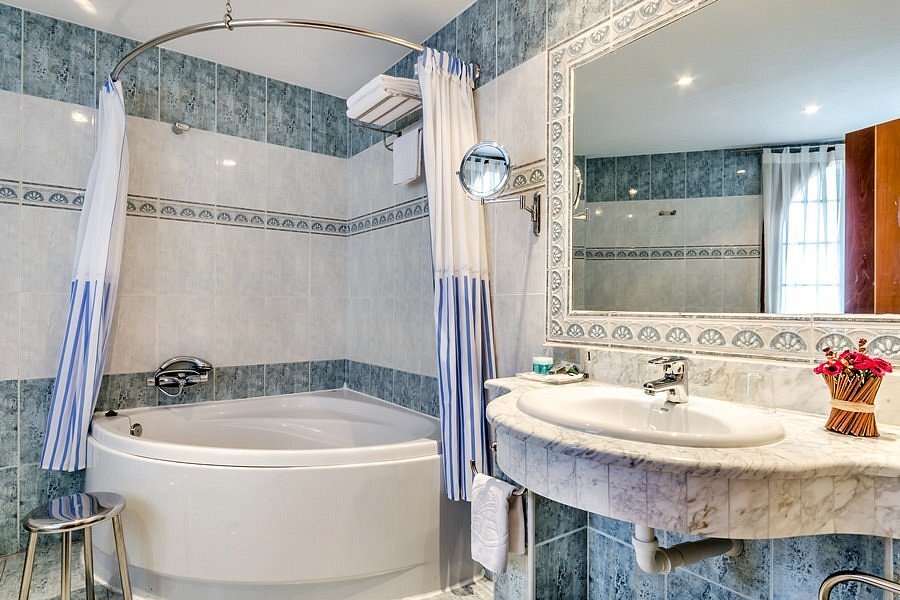 Hotel Carlos I, habitación con jacuzzi privado