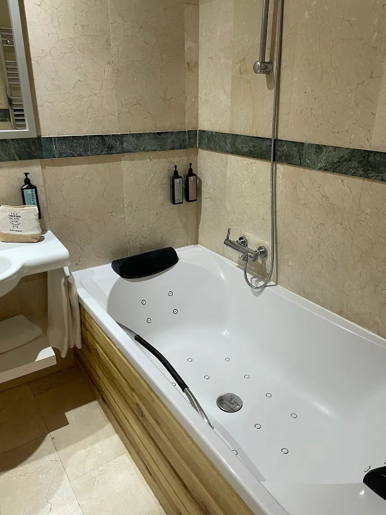 Hotel Carlos V, habitación con jacuzzi privado