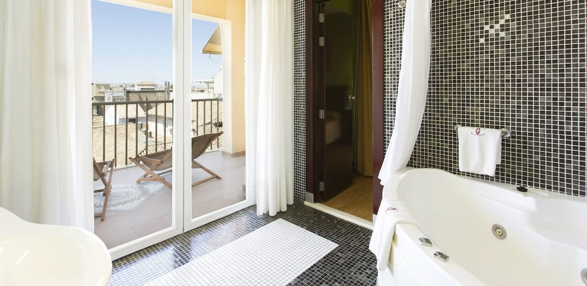 Hotel Carlos V, habitación con jacuzzi privado
