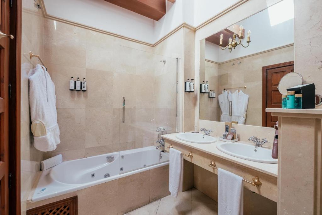 Hotel Cetina Palacio Ayala Berganza, habitación con jacuzzi privado