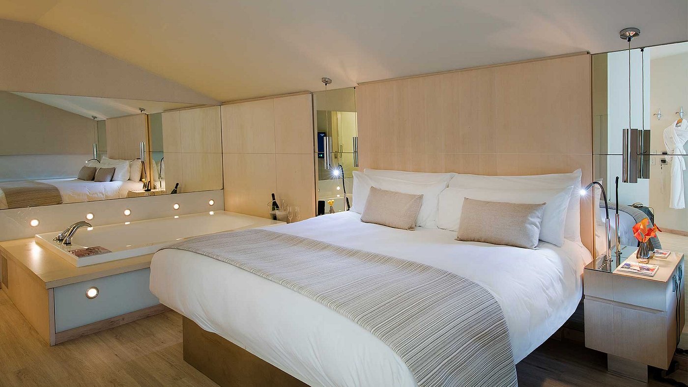 Hotel Cram, habitación con jacuzzi privado