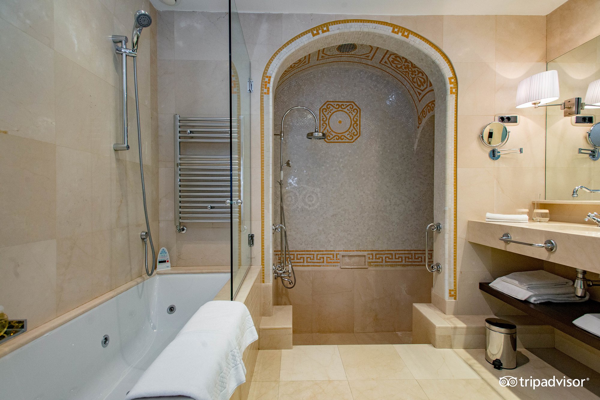 Hotel El Palace Barcelona, habitación con jacuzzi privado