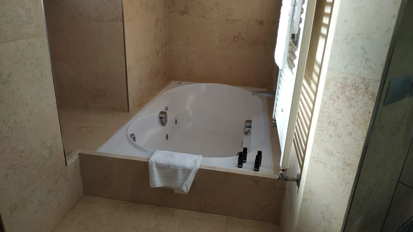 Hotel Fruela, habitación con jacuzzi privado
