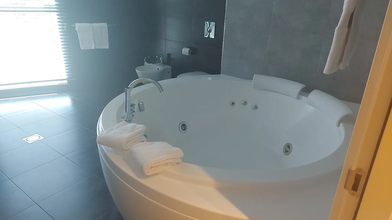 Hotel Gran Bilbao, habitación con jacuzzi privado