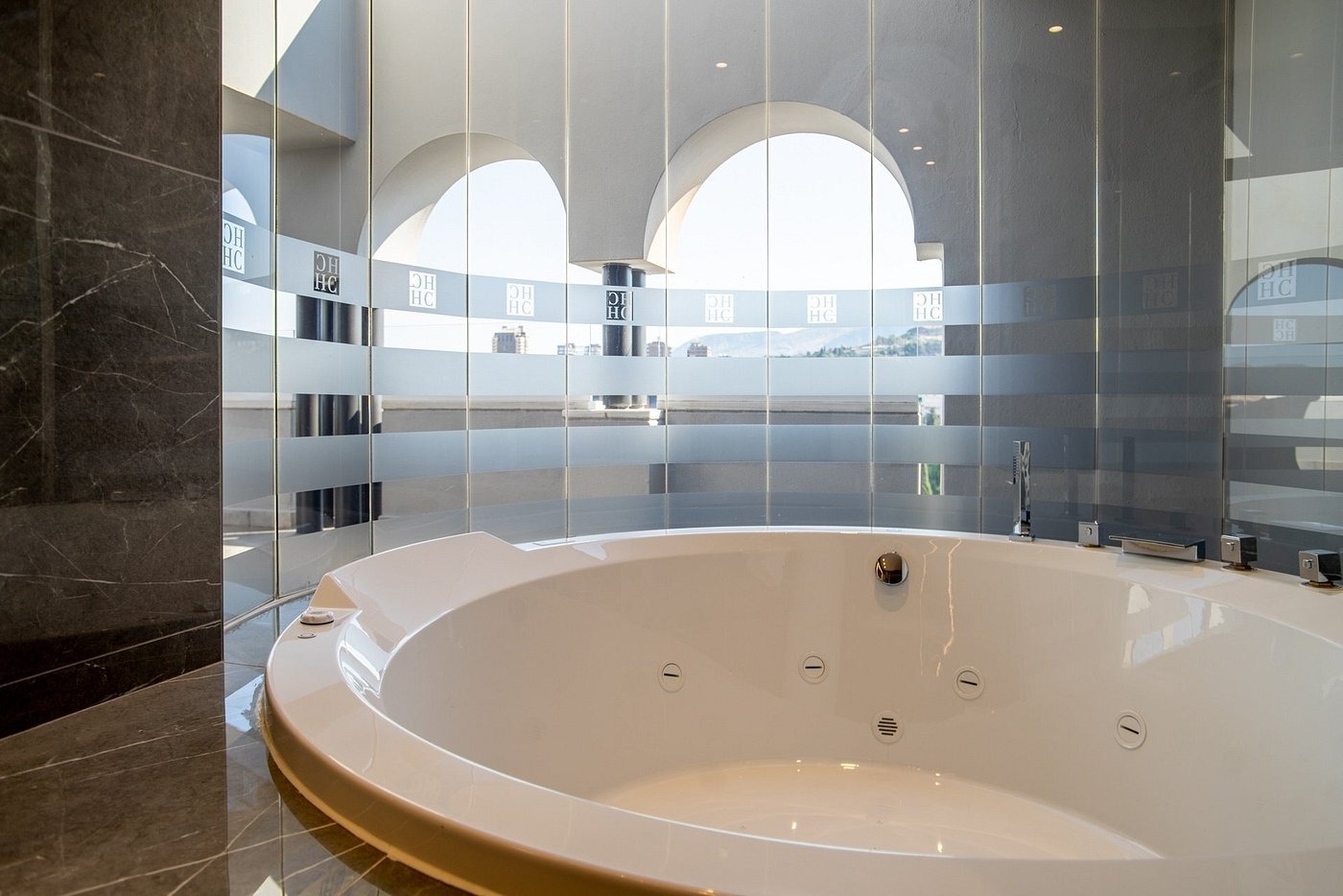 Hotel Granada Center, habitación con jacuzzi privado