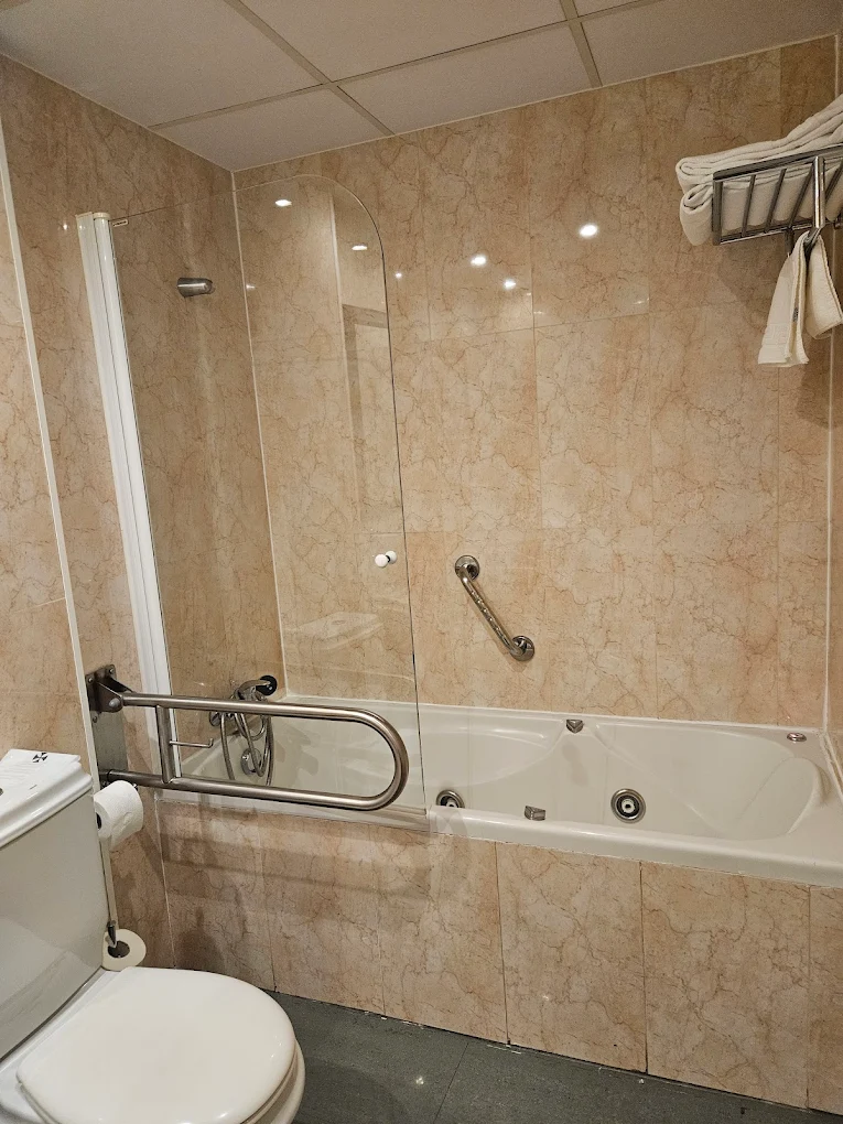 Hotel Jardin de Aranjuez, habitación con jacuzzi privado