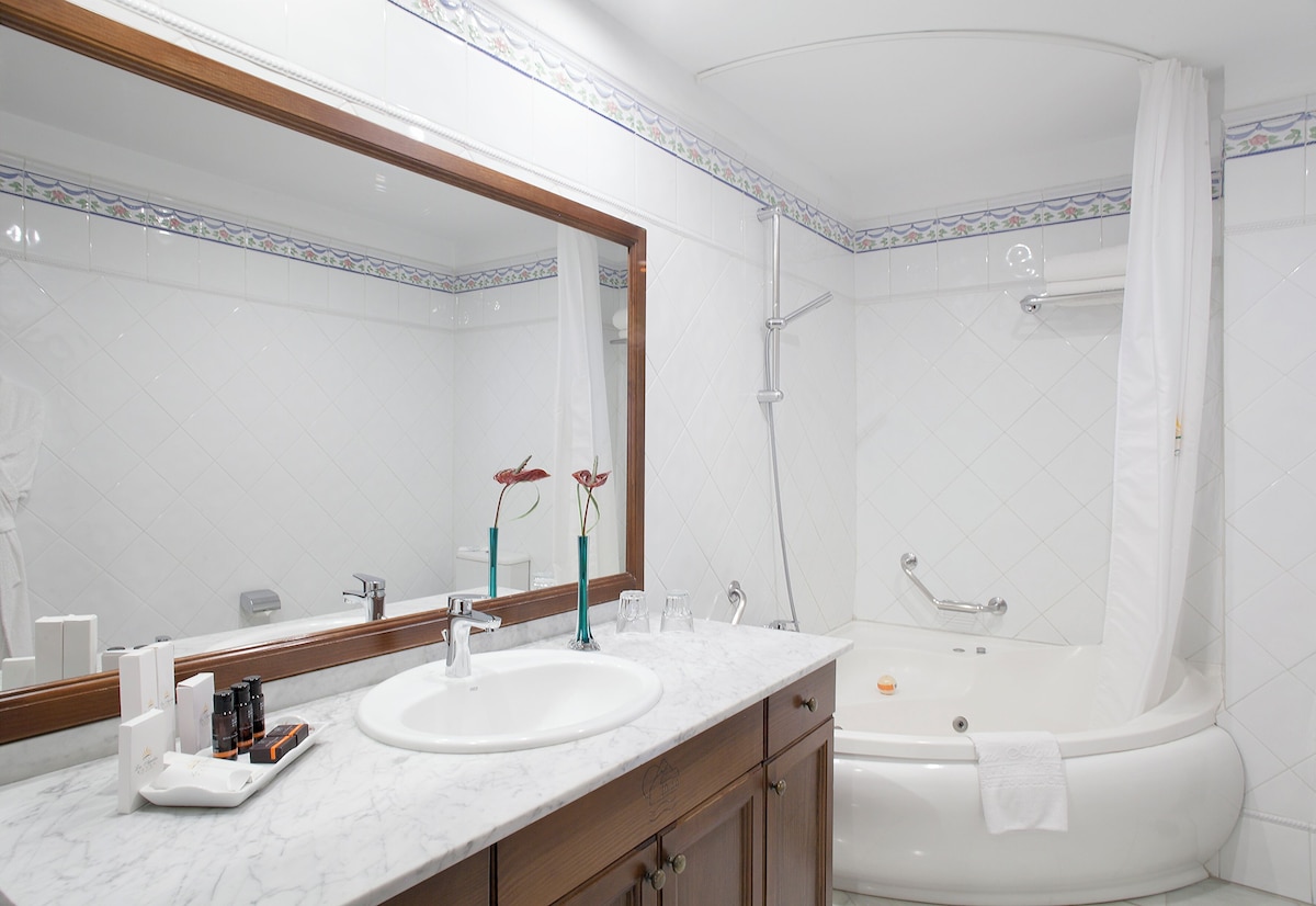 Hotel Las Águilas Tenerife, Affiliated By Meliá, habitación con jacuzzi privado