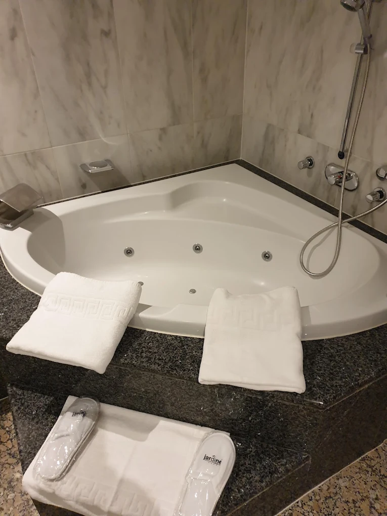 Hotel Lorca Amaltea, habitación con jacuzzi privado