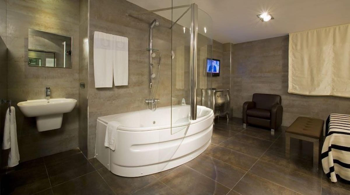 Hotel Los Girasoles, habitación con jacuzzi privado