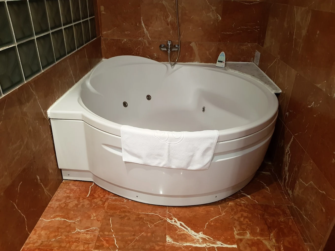 Hotel Milagros Golf Spa, habitación con jacuzzi privado