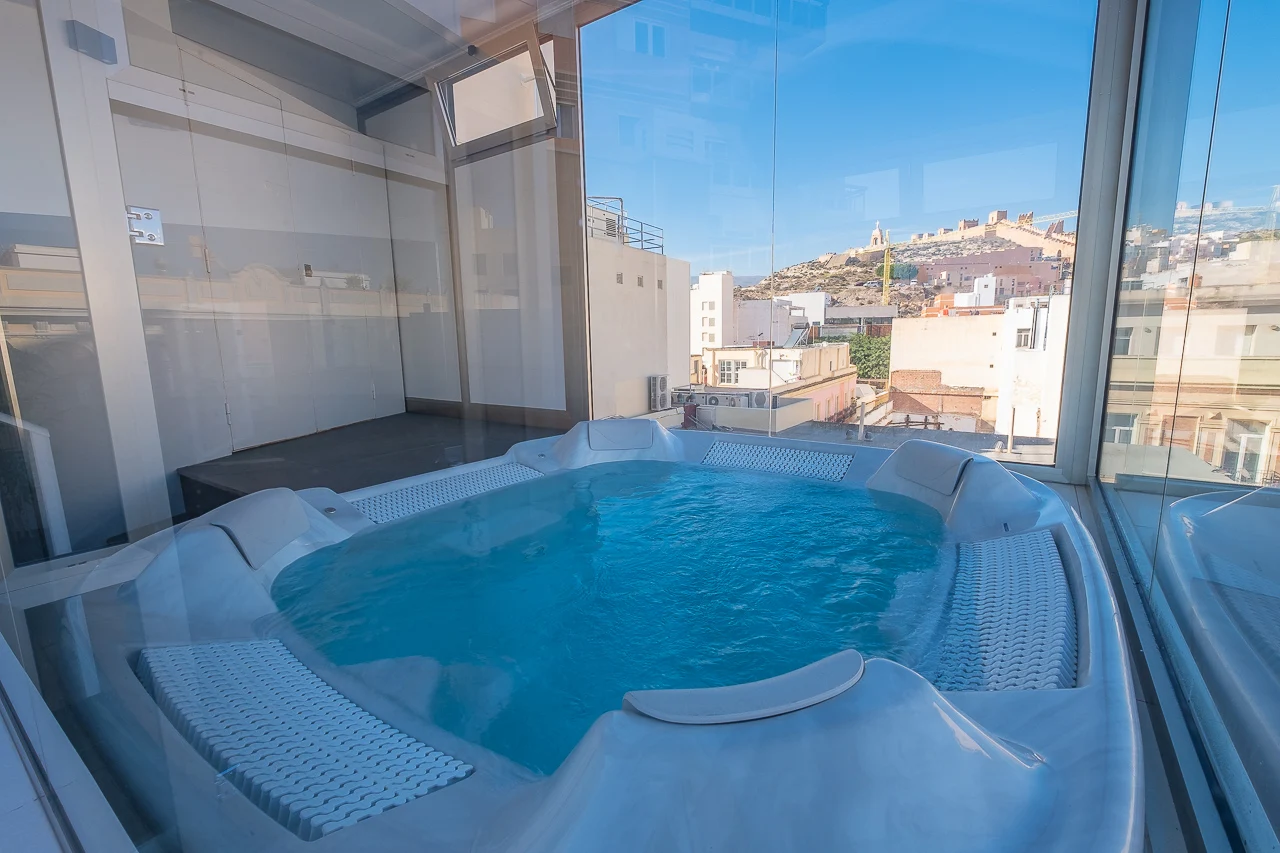 Hotel Nuevo Torreluz, habitación con jacuzzi privado