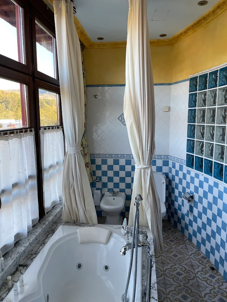 Hotel Palacete Real, habitación con jacuzzi privado
