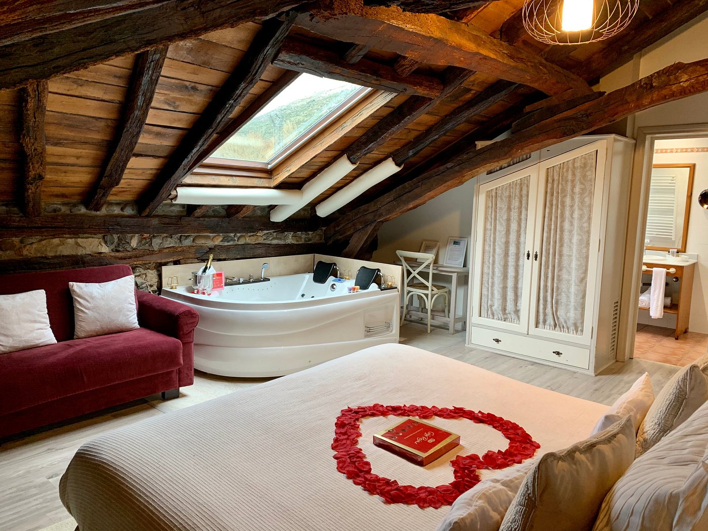 Hotel Palacio Torre de Ruesga, habitación con jacuzzi privado