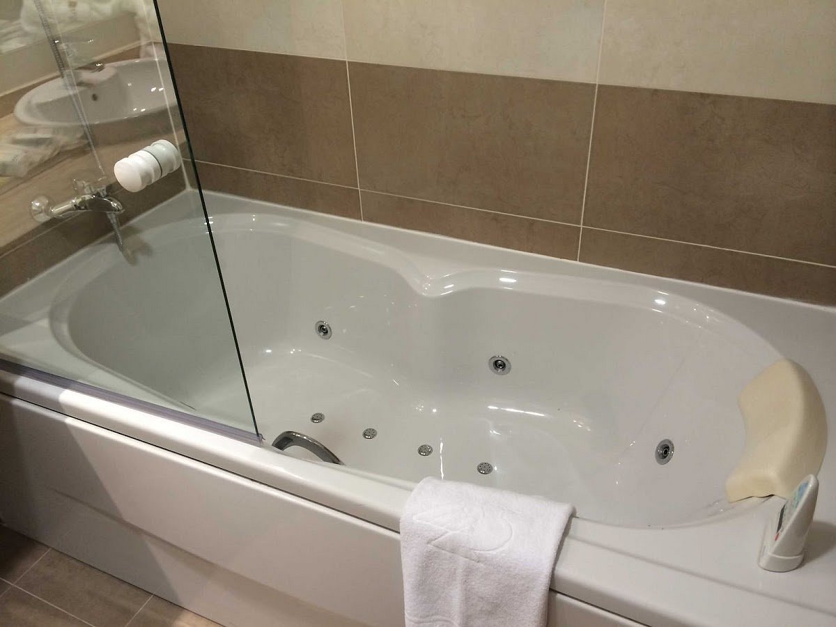 Hotel Pamplona Cross Elorz, habitación con jacuzzi privado